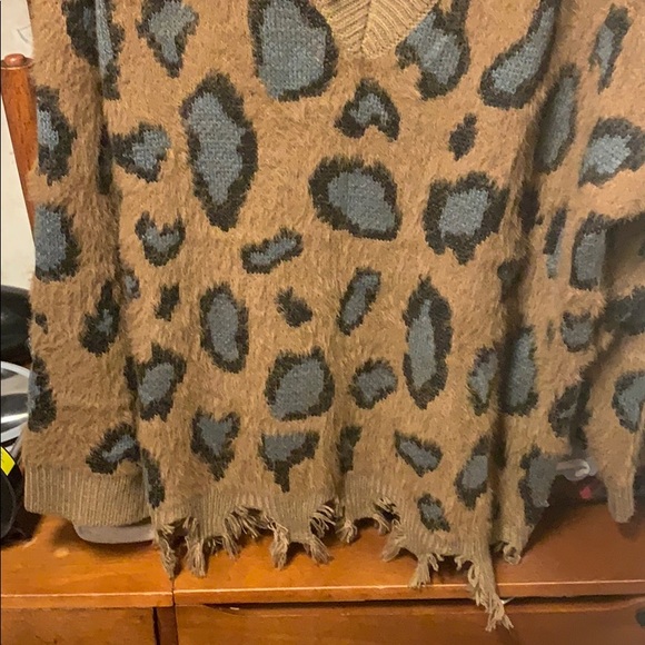 🐆Distressed Sweater🐆 - Picture 4 of 4